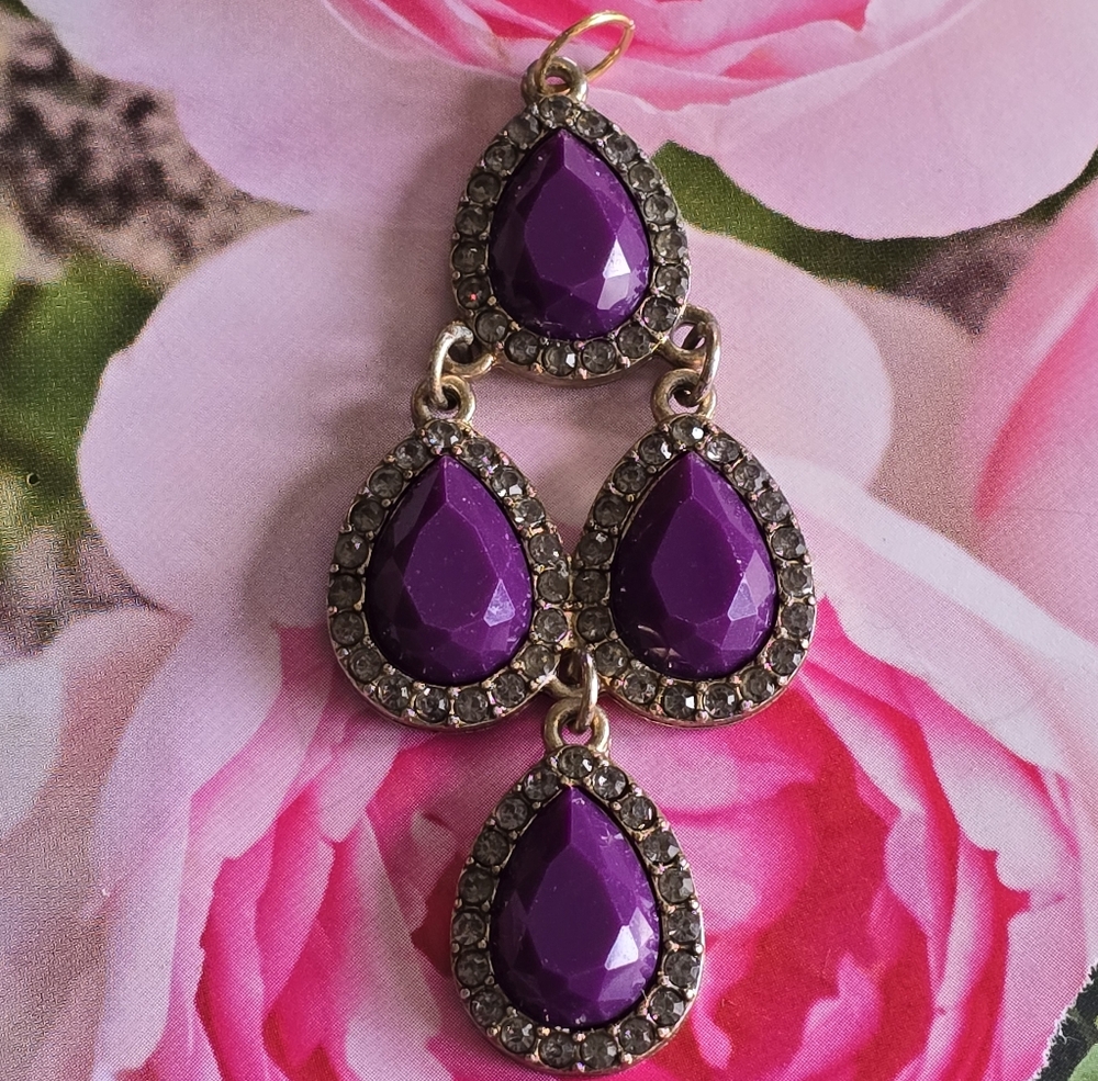 Purple teardrops pendant gold tone